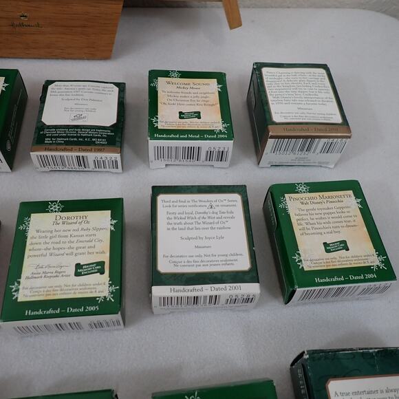 Hallmark Miniature Keepsake Ornaments 31 pcs w/Wood Shadow Box Memory Tree LN - Picture 14 of 16